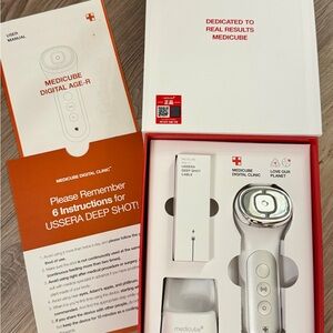 Medicube Digital Age-R Ussera Deep Shot Facial Device - White & Silver (used)
